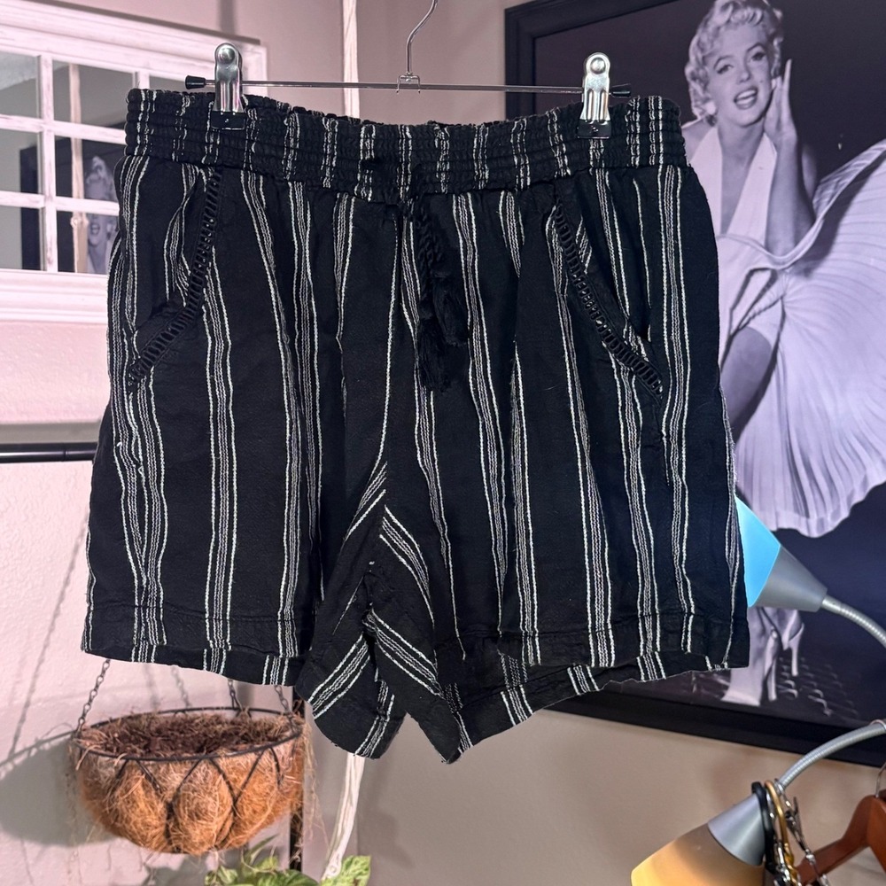 Briggs Striped Shorts Womens Large Black White Smocked Waist Crochet Trim Boho